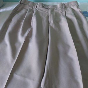 CROFT & BORROW MEN DRESS PANT WITH TAG.